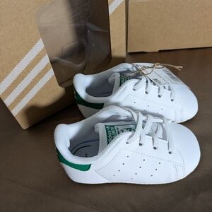 adidas Crib Shoes Stan Smith for infant.  NEW in box